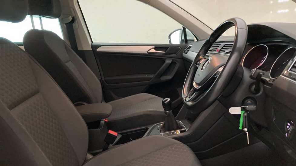 Volkswagen Tiguan 1.4 TSi 125 SE Nav 5dr Petrol Estate - Image 15