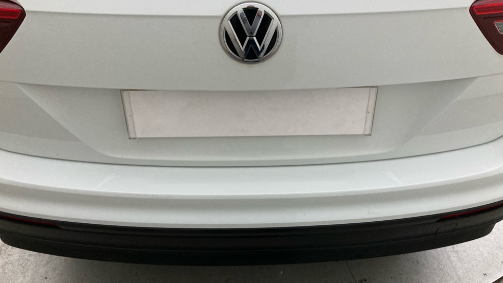 Volkswagen Tiguan 1.4 TSi 125 SE Nav 5dr Petrol Estate - Image 39