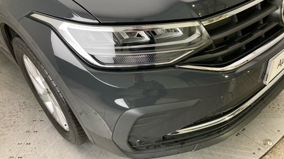 Volkswagen Tiguan 1.5 TSI 150 Life 5dr Petrol Estate - Image 21