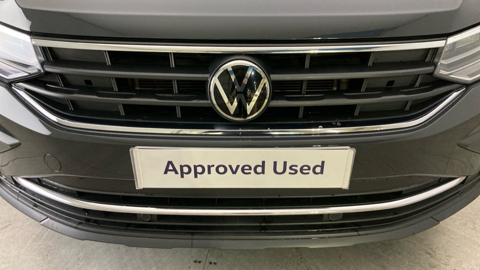 Volkswagen Tiguan 1.5 TSI 150 Life 5dr Petrol Estate - Image 23