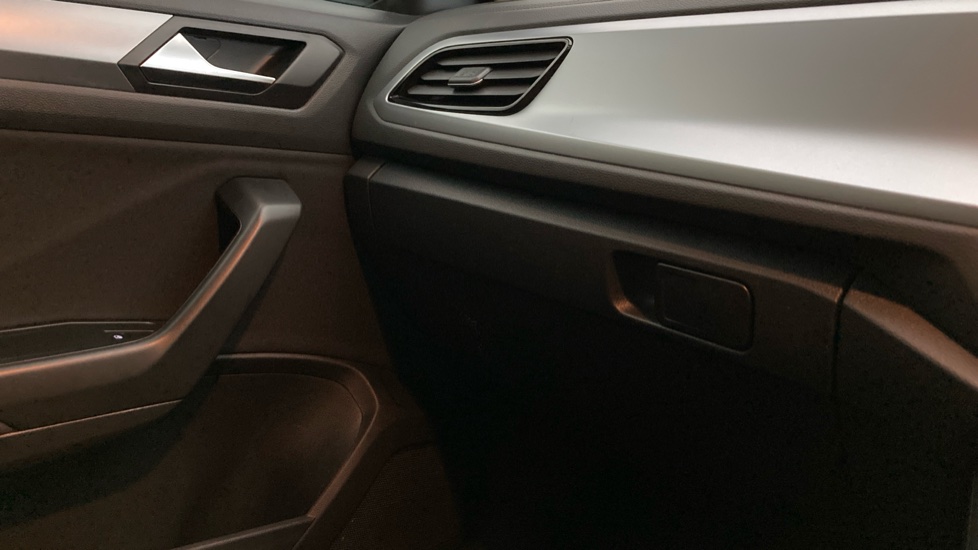 Volkswagen T-Roc 1.0 TSI Life 5dr Petrol Hatchback - Image 40