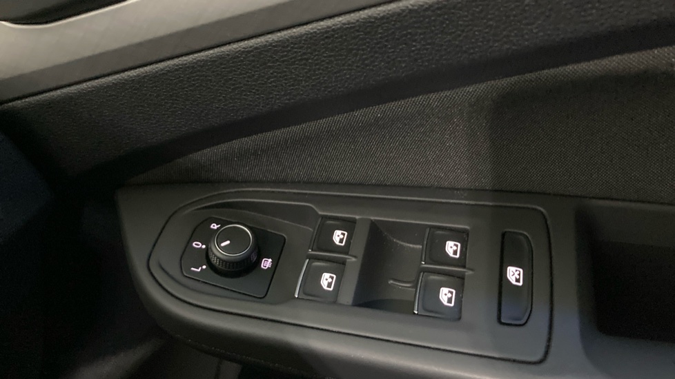 Volkswagen Golf 1.5 TSI Life 5dr Petrol Hatchback - Image 30