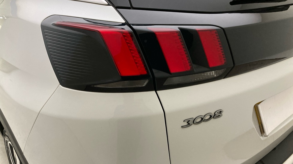 Peugeot 3008 1.5 BlueHDi GT Line Premium 5dr Diesel Estate - Image 24