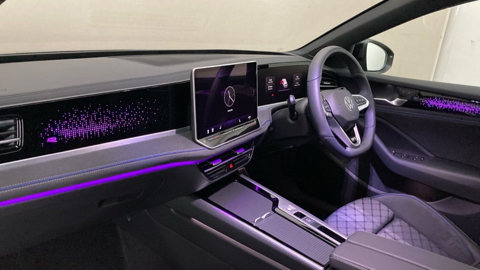 Volkswagen Passat 1.5 eTSI R-Line 5dr DSG Petrol Estate - Image 2