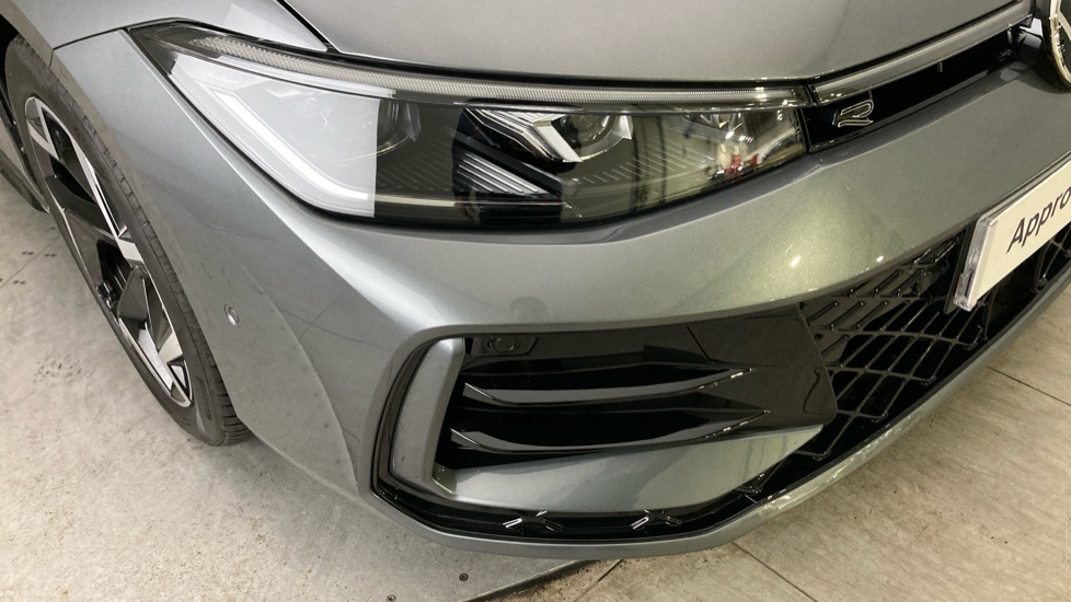 Volkswagen Passat 1.5 eTSI R-Line 5dr DSG Petrol Estate - Image 35