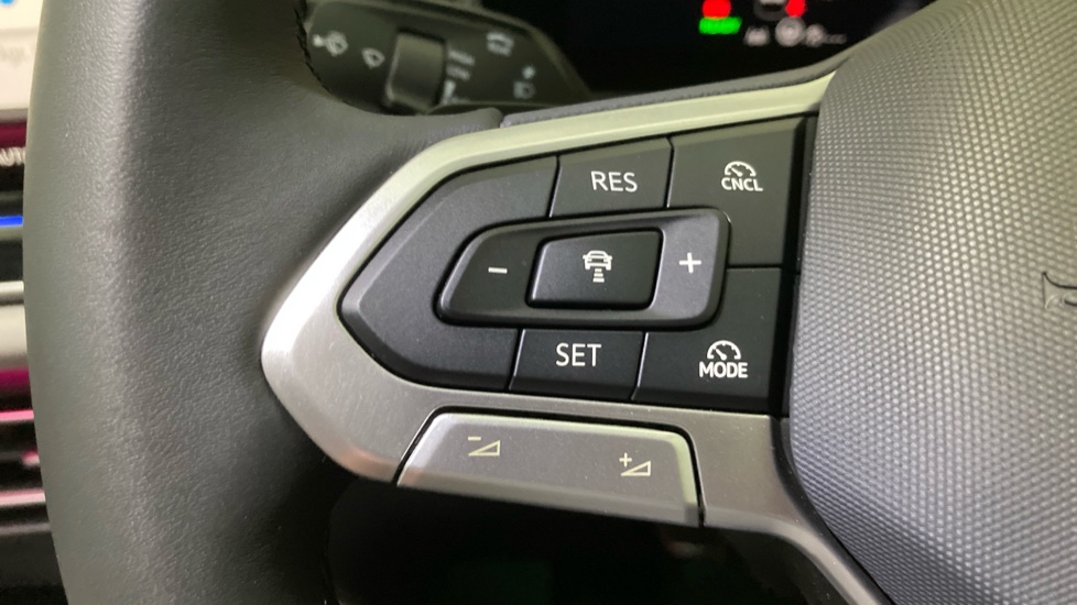 Volkswagen Tiguan 1.5 eTSI 150 Elegance 5dr DSG Petrol Estate - Image 17