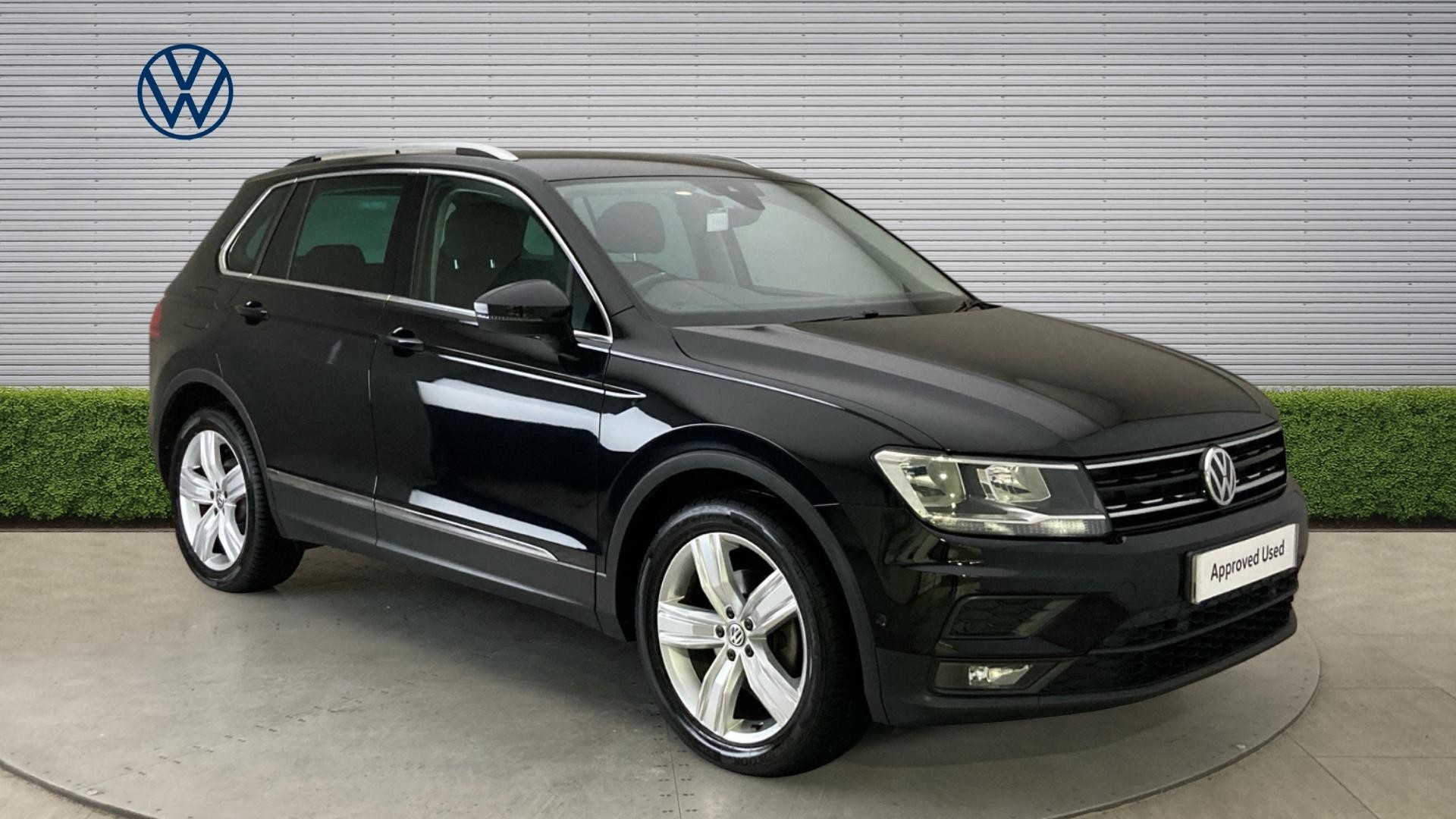 Volkswagen Tiguan listing photo