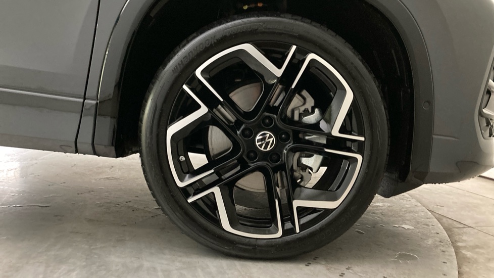 Volkswagen Tayron 1.5 TSI eHybrid R-Line 5dr DSG6 Estate - Image 5