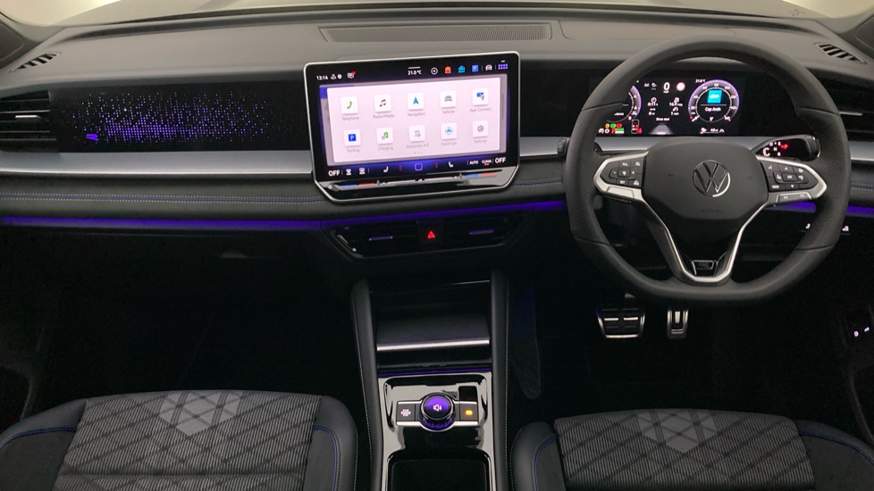 Volkswagen Tayron 1.5 TSI eHybrid R-Line 5dr DSG6 Estate - Image 9