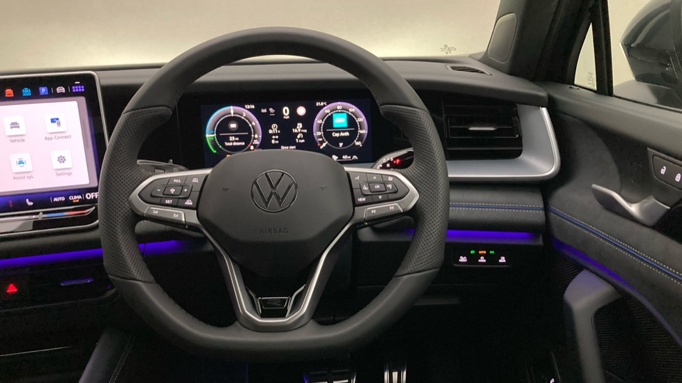 Volkswagen Tayron 1.5 TSI eHybrid R-Line 5dr DSG6 Estate - Image 10