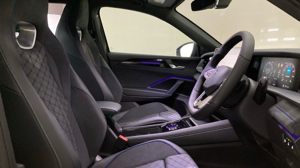 Volkswagen Tayron 1.5 TSI eHybrid R-Line 5dr DSG6 Estate - Image 15
