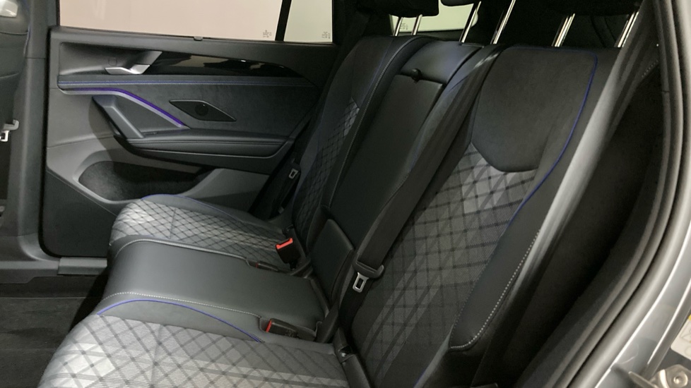 Volkswagen Tayron 1.5 TSI eHybrid R-Line 5dr DSG6 Estate - Image 16