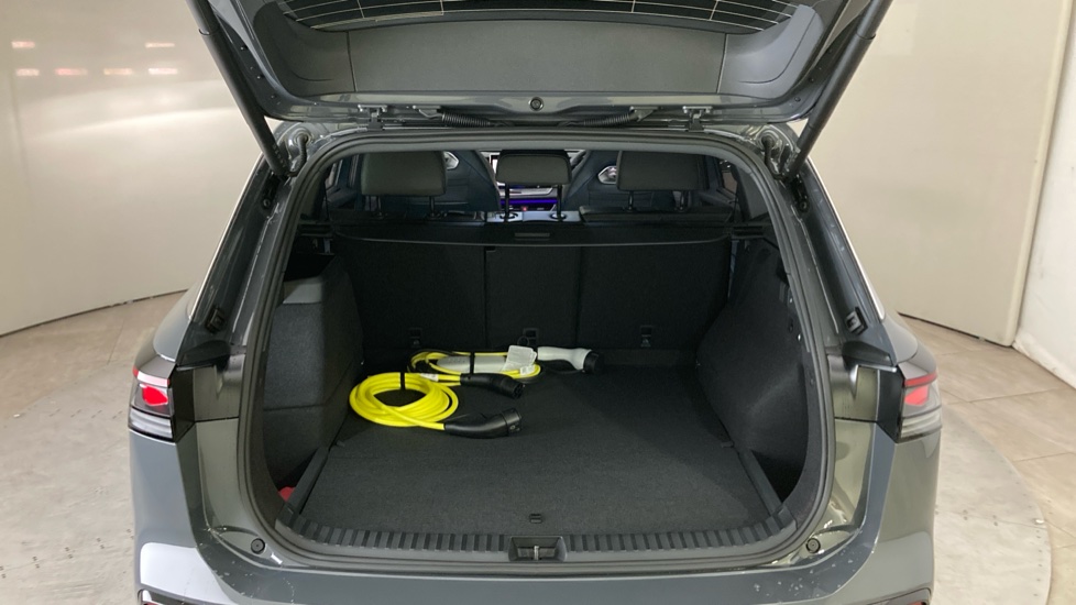 Volkswagen Tayron 1.5 TSI eHybrid R-Line 5dr DSG6 Estate - Image 20