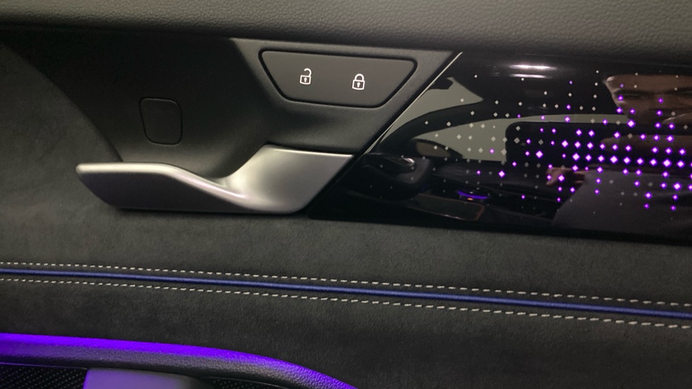 Volkswagen Tayron 1.5 TSI eHybrid R-Line 5dr DSG6 Estate - Image 30