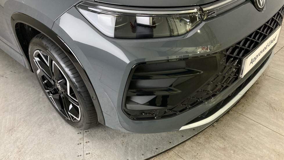 Volkswagen Tayron 1.5 TSI eHybrid R-Line 5dr DSG6 Estate - Image 32