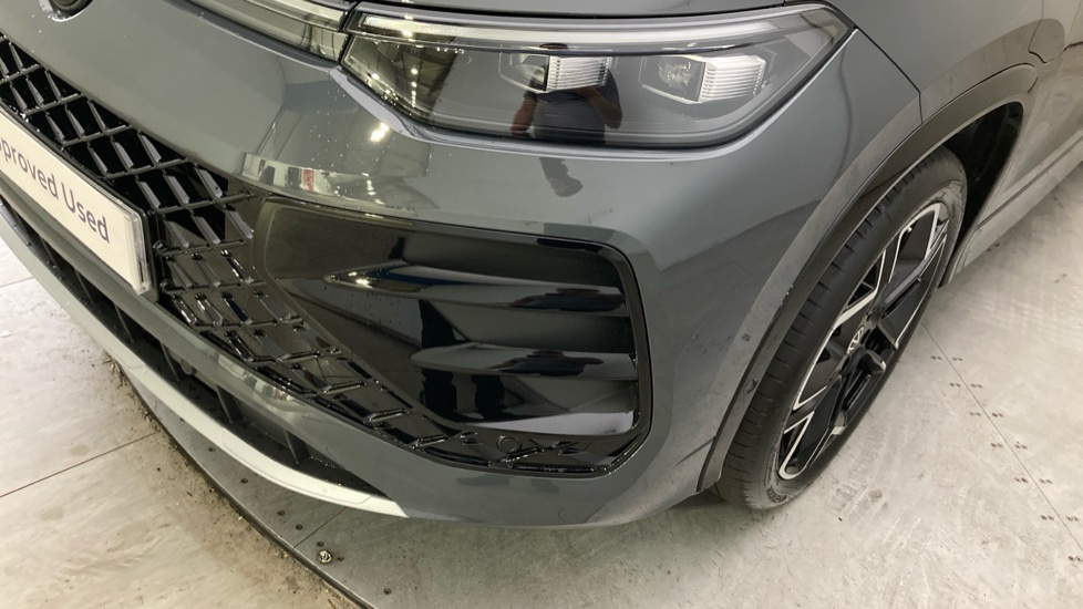 Volkswagen Tayron 1.5 TSI eHybrid R-Line 5dr DSG6 Estate - Image 33