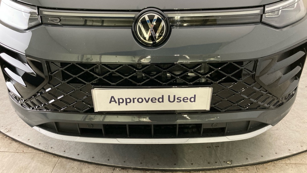 Volkswagen Tayron 1.5 TSI eHybrid R-Line 5dr DSG6 Estate - Image 34