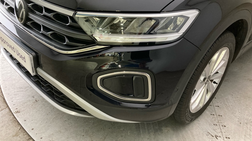 Volkswagen T-Roc 1.5 TSI Life 5dr Petrol Hatchback - Image 22