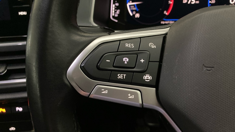 Volkswagen T-Roc 1.5 TSI Style 5dr Petrol Hatchback - Image 17