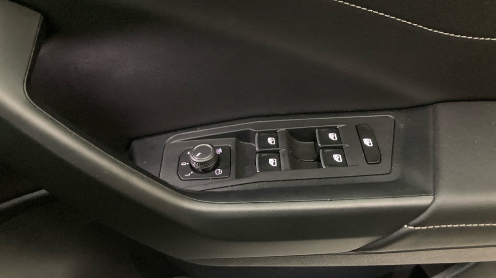 Volkswagen T-Roc 1.5 TSI Style 5dr Petrol Hatchback - Image 30
