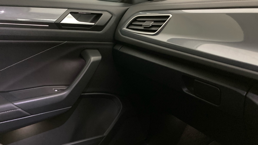 Volkswagen T-Roc 1.5 TSI Style 5dr Petrol Hatchback - Image 31