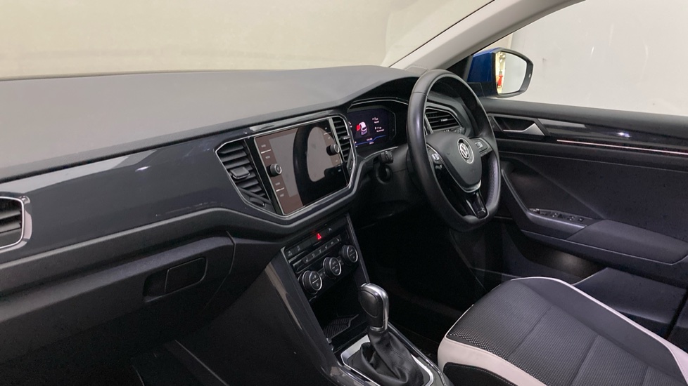 Volkswagen T-Roc 1.5 TSI EVO SEL 5dr DSG Petrol Hatchback - Image 2