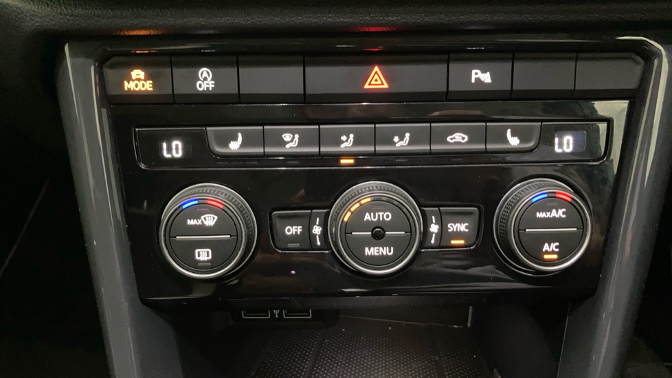 Volkswagen T-Roc 1.5 TSI EVO SEL 5dr DSG Petrol Hatchback - Image 13