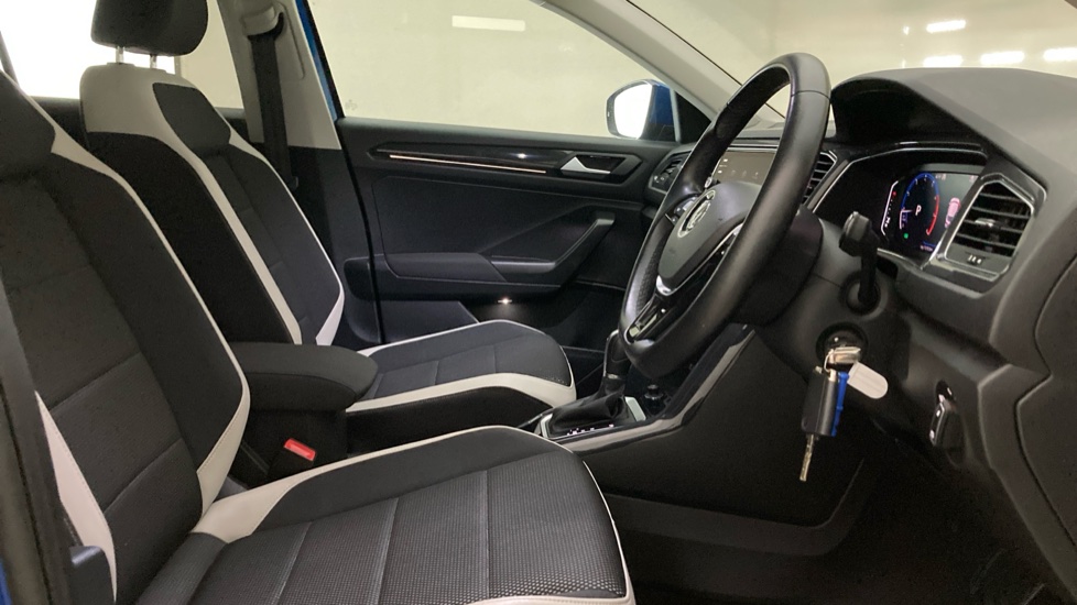 Volkswagen T-Roc 1.5 TSI EVO SEL 5dr DSG Petrol Hatchback - Image 15