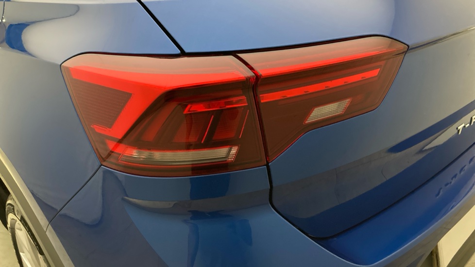 Volkswagen T-Roc 1.5 TSI EVO SEL 5dr DSG Petrol Hatchback - Image 35