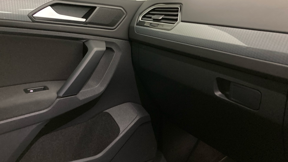Volkswagen Tiguan 1.5 TSI 150 Life 5dr Petrol Estate - Image 32