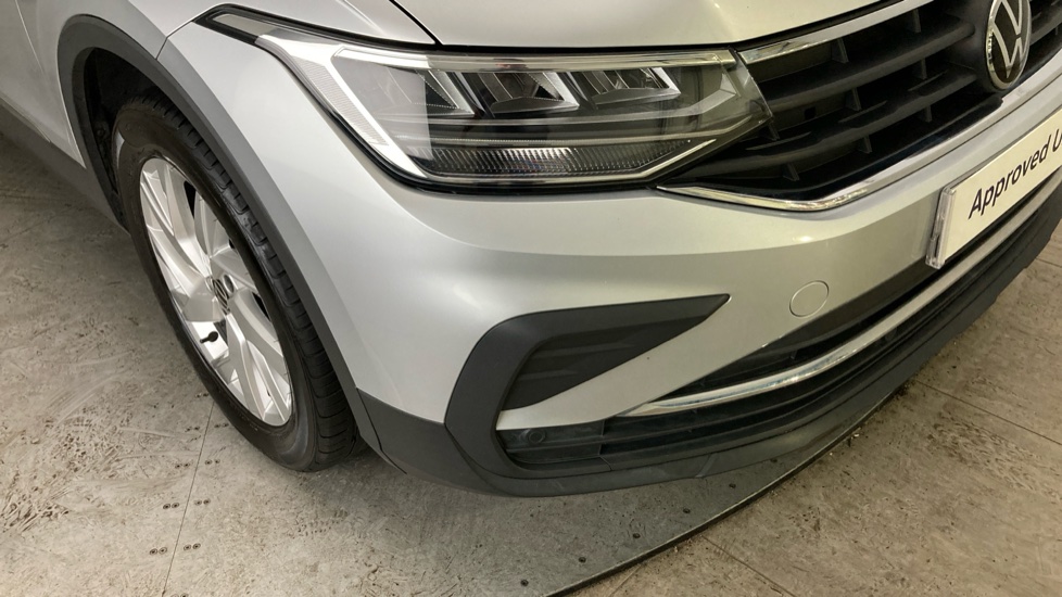 Volkswagen Tiguan 1.5 TSI 150 Life 5dr Petrol Estate - Image 33