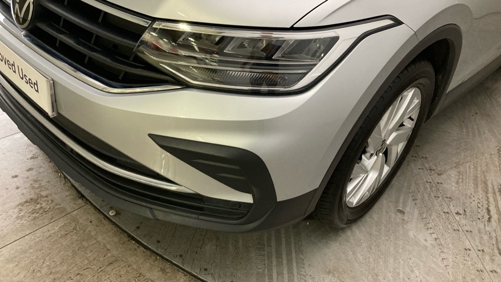 Volkswagen Tiguan 1.5 TSI 150 Life 5dr Petrol Estate - Image 34