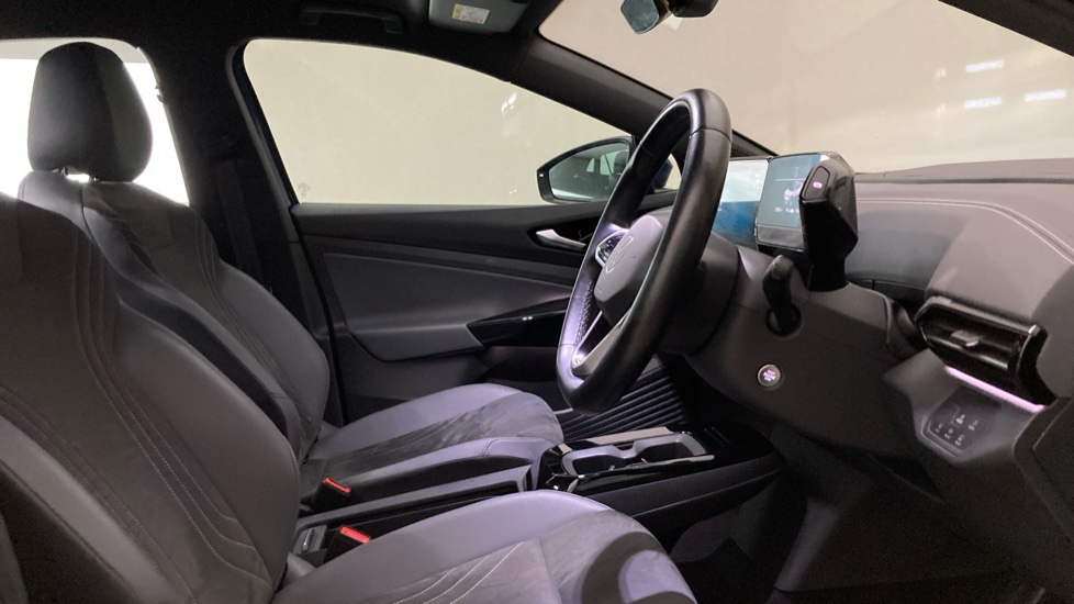 Volkswagen ID.4 109kW Life Pure 52kWh 5dr Auto [110kW Ch] Electric Estate - Image 15