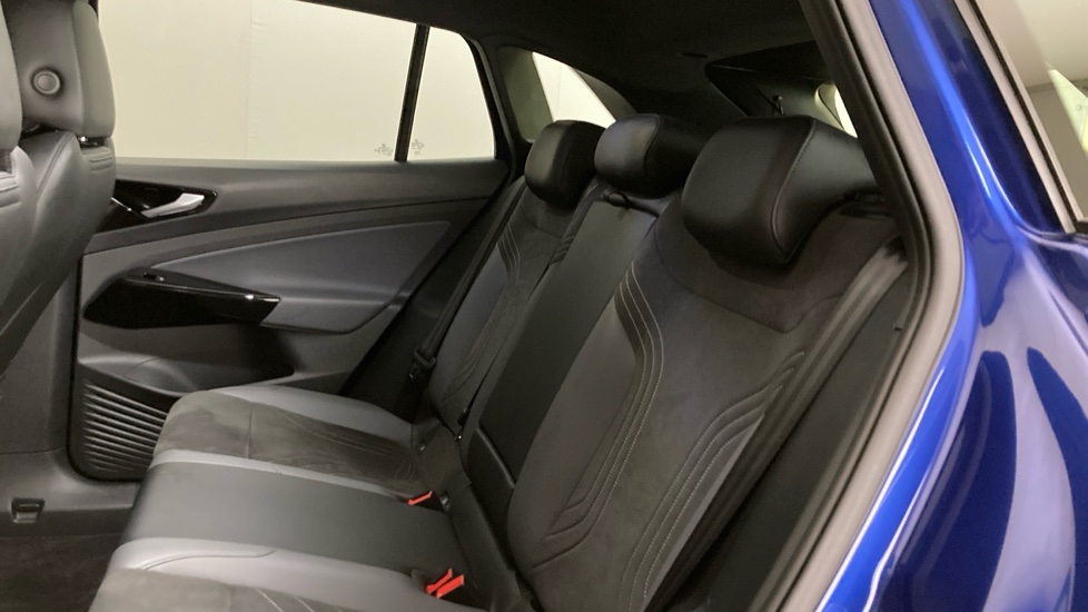Volkswagen ID.4 109kW Life Pure 52kWh 5dr Auto [110kW Ch] Electric Estate - Image 16