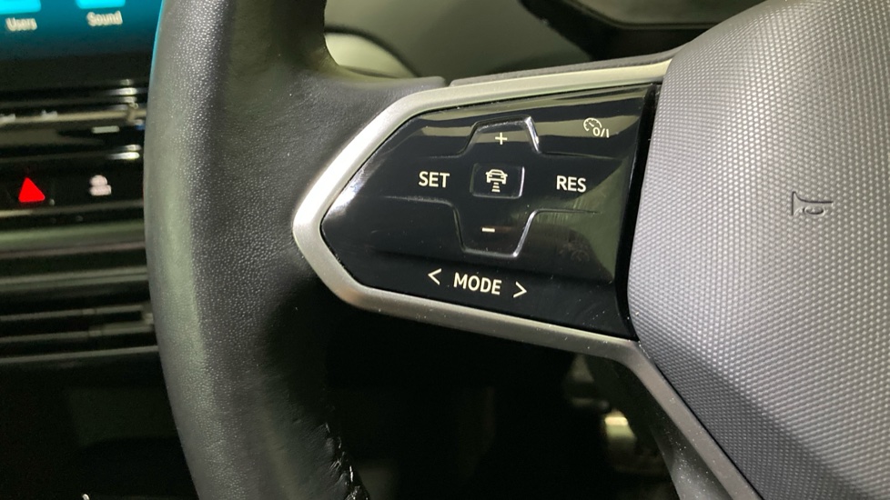 Volkswagen ID.4 109kW Life Pure 52kWh 5dr Auto [110kW Ch] Electric Estate - Image 17
