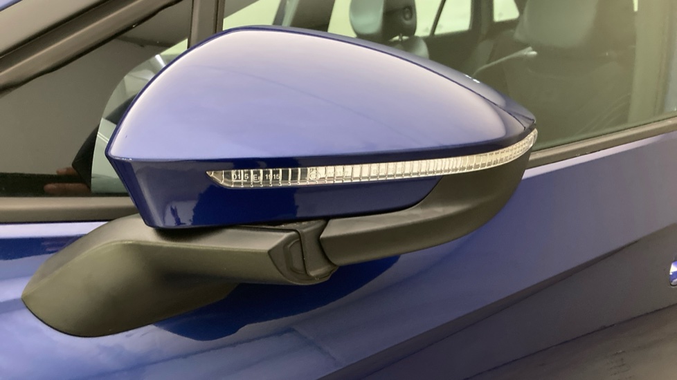 Volkswagen ID.4 109kW Life Pure 52kWh 5dr Auto [110kW Ch] Electric Estate - Image 30