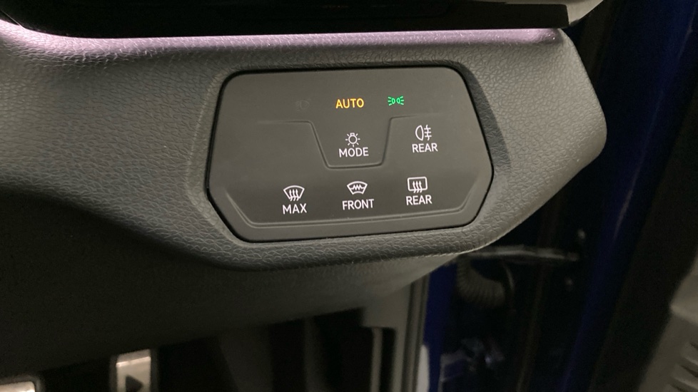Volkswagen ID.4 109kW Life Pure 52kWh 5dr Auto [110kW Ch] Electric Estate - Image 36