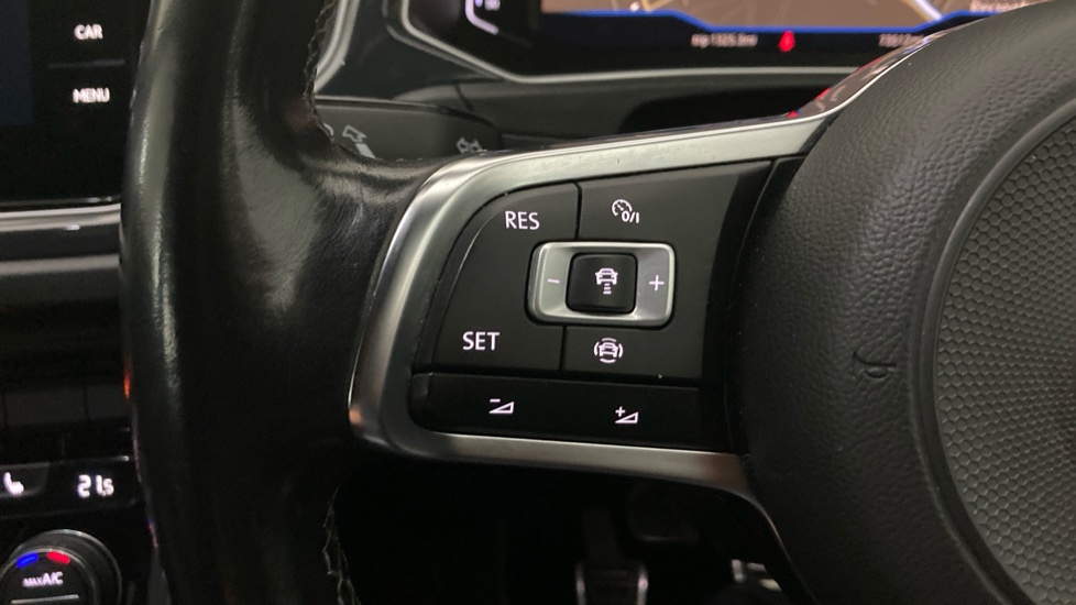 Volkswagen T-Roc 1.6 TDI R-Line 5dr Diesel Hatchback - Image 17