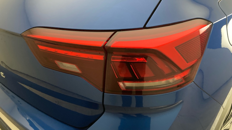 Volkswagen T-Roc 1.6 TDI R-Line 5dr Diesel Hatchback - Image 25