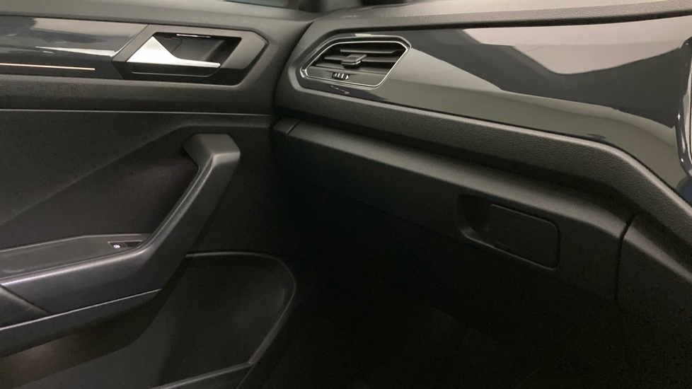Volkswagen T-Roc 1.6 TDI R-Line 5dr Diesel Hatchback - Image 42