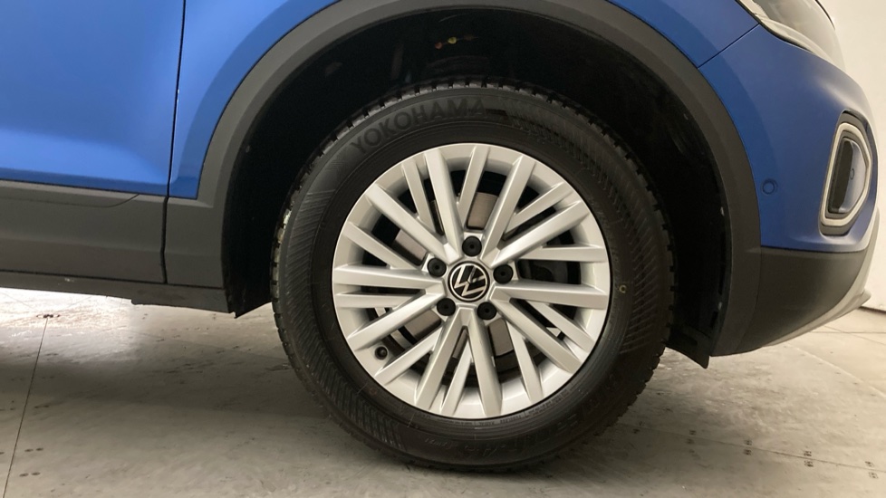 Volkswagen T-Roc 1.5 TSI Life 5dr Petrol Hatchback - Image 5
