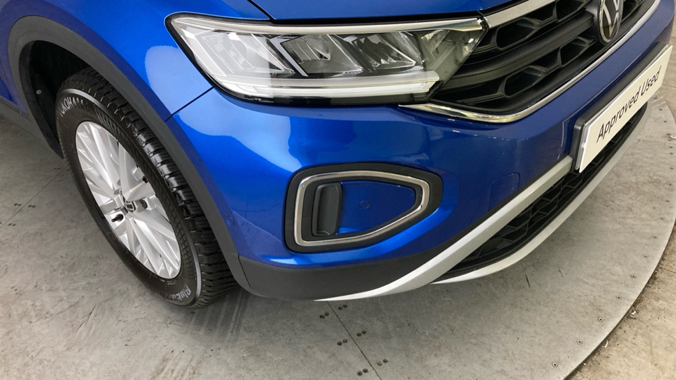 Volkswagen T-Roc 1.5 TSI Life 5dr Petrol Hatchback - Image 31