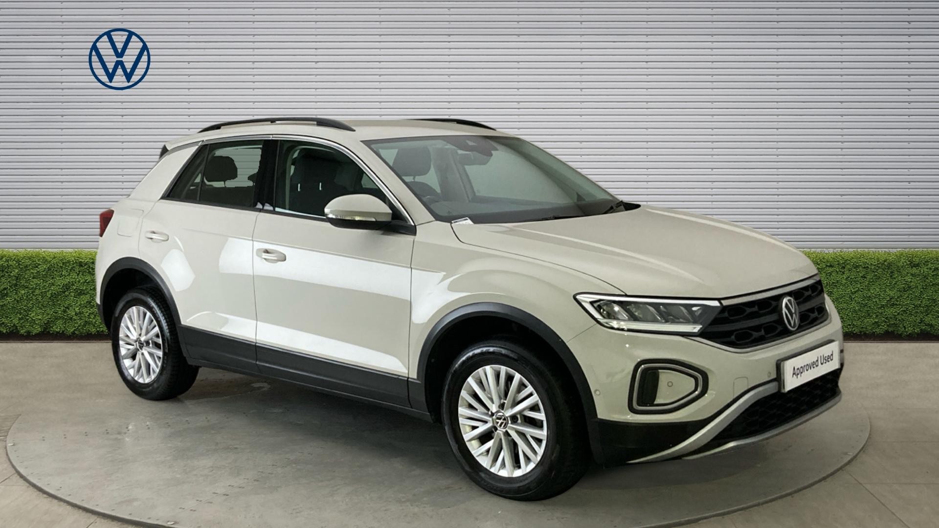 Volkswagen T-Roc listing photo