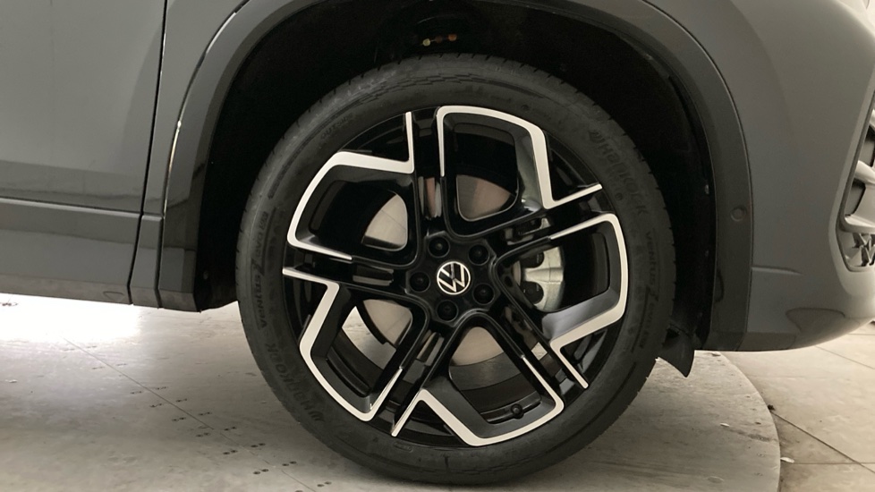 Volkswagen Tayron 1.5 TSI eHybrid 272 R-Line 5dr DSG6 Estate - Image 5