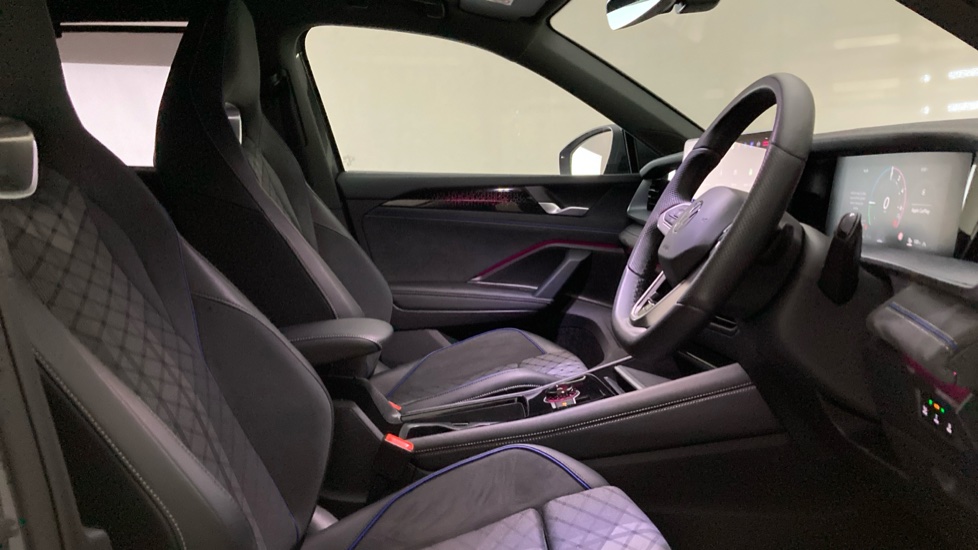 Volkswagen Tayron 1.5 TSI eHybrid 272 R-Line 5dr DSG6 Estate - Image 15