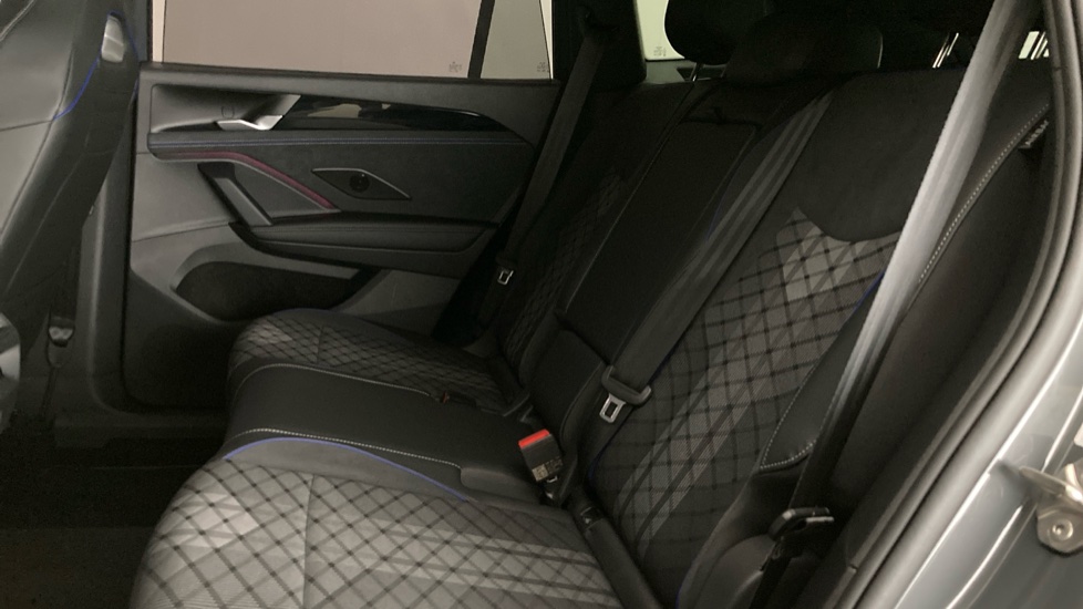 Volkswagen Tayron 1.5 TSI eHybrid 272 R-Line 5dr DSG6 Estate - Image 16