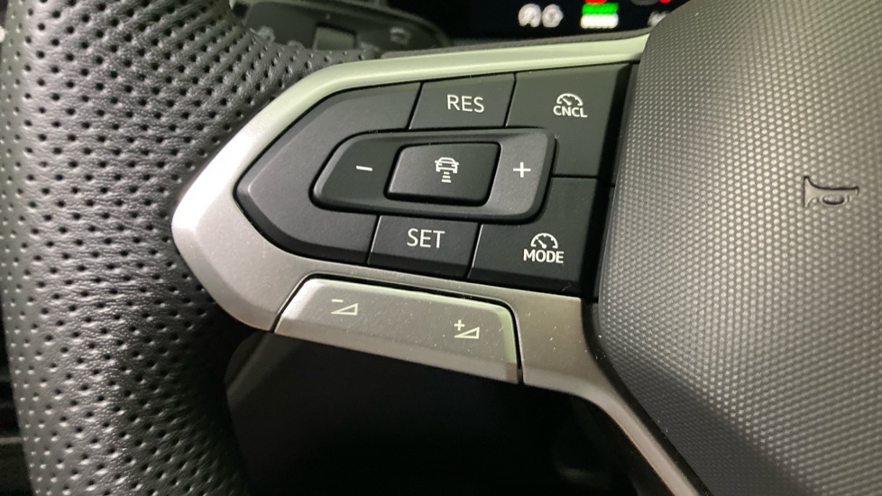 Volkswagen Tayron 1.5 TSI eHybrid 272 R-Line 5dr DSG6 Estate - Image 17