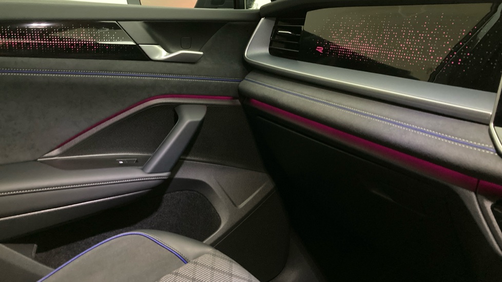 Volkswagen Tayron 1.5 TSI eHybrid 272 R-Line 5dr DSG6 Estate - Image 28