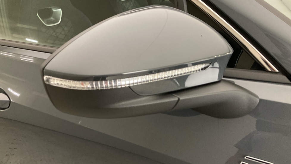 Volkswagen Tayron 1.5 TSI eHybrid 272 R-Line 5dr DSG6 Estate - Image 40