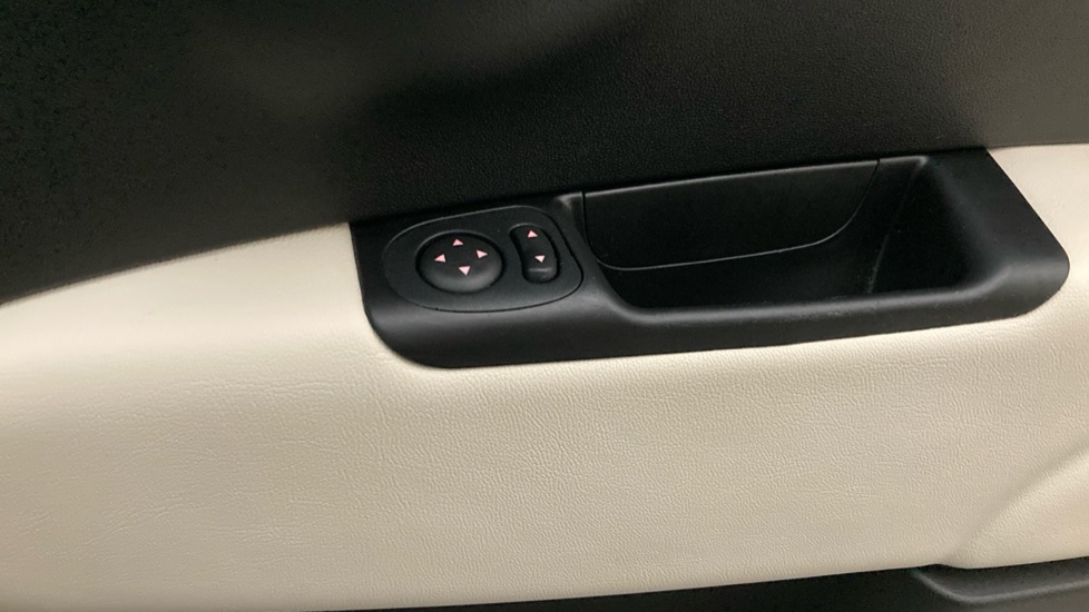 Fiat 500 1.0 Mild Hybrid Dolcevita [Part Leather] 3dr Petrol Hatchback - Image 26